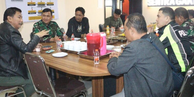 Semangat Jaga Demokrasi, Sekda Kukar dan Forkopimda Sambangi TPS-TPS Jelang PSU