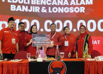 PDI Perjuangan Kaltim Serahkan Rp100 Juta untuk Korban Bencana, Safaruddin Tegaskan Pesan Megawati: Jaga Bumi, Tolak Tambang Ilegal